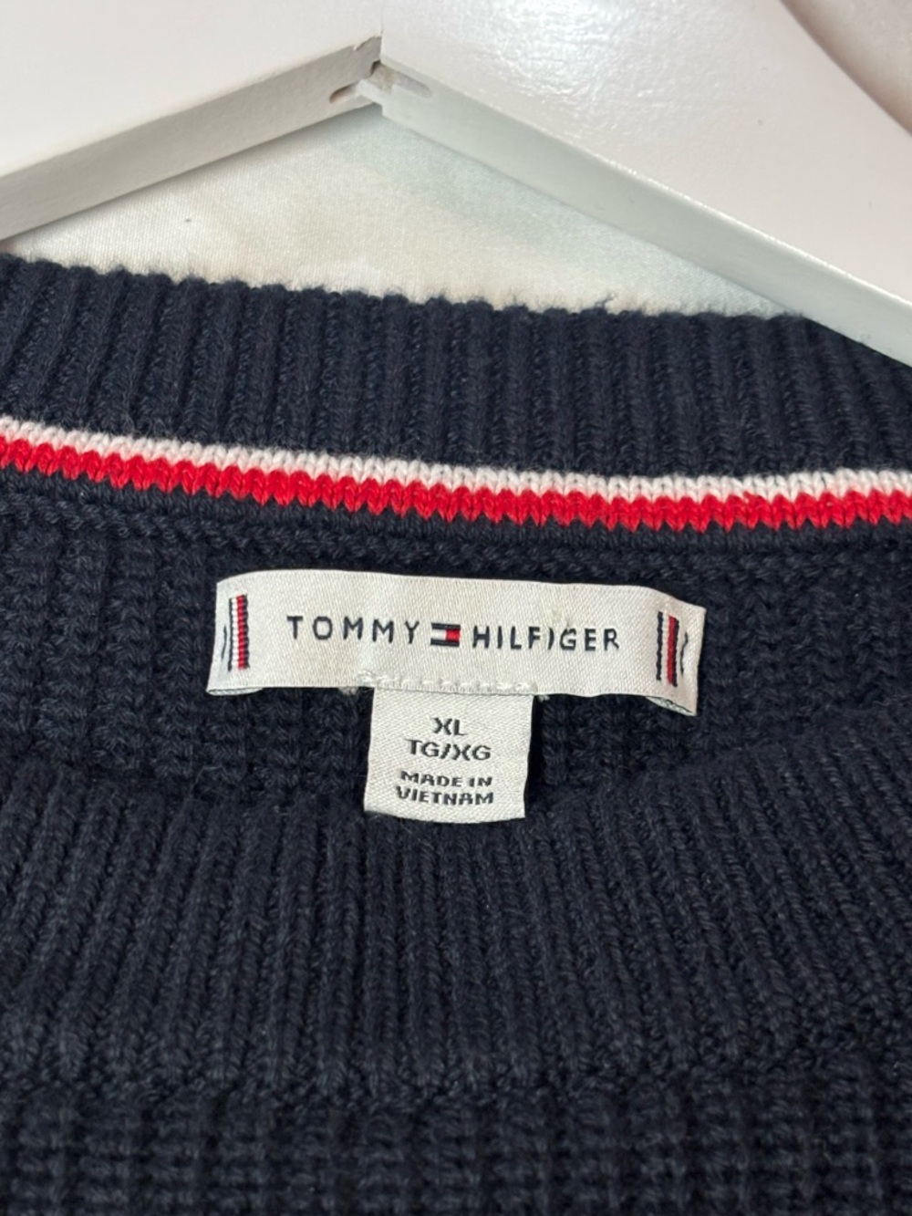 Tommy Hilfiger Wide-Striped Crewneck Sweater in Navy and Cream, size XL - Picture 8 of 9